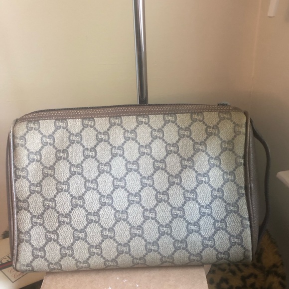Vintage Gucci Plus Clutch - Picture 4 of 15